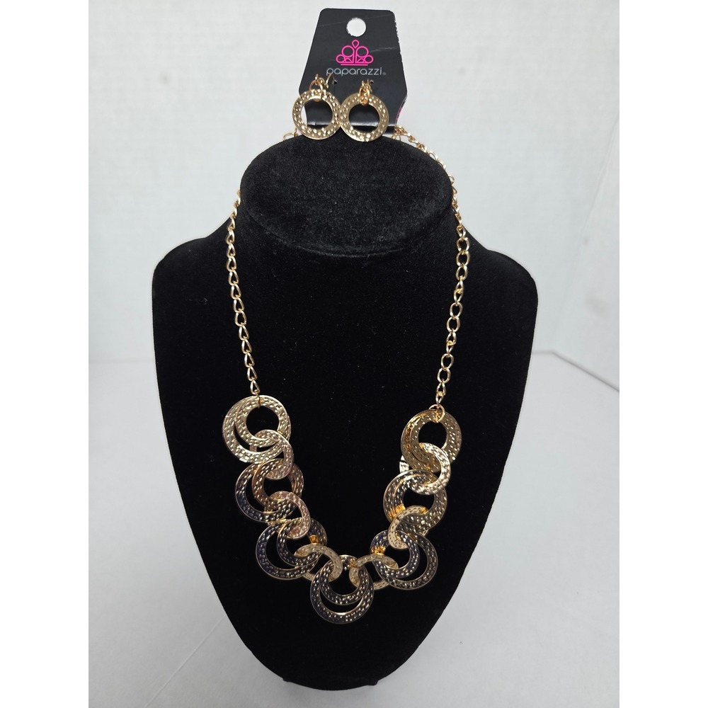 Paparazzi Necklace Set Womens OS Gold Hammered Interlocking Rings Statement Bib